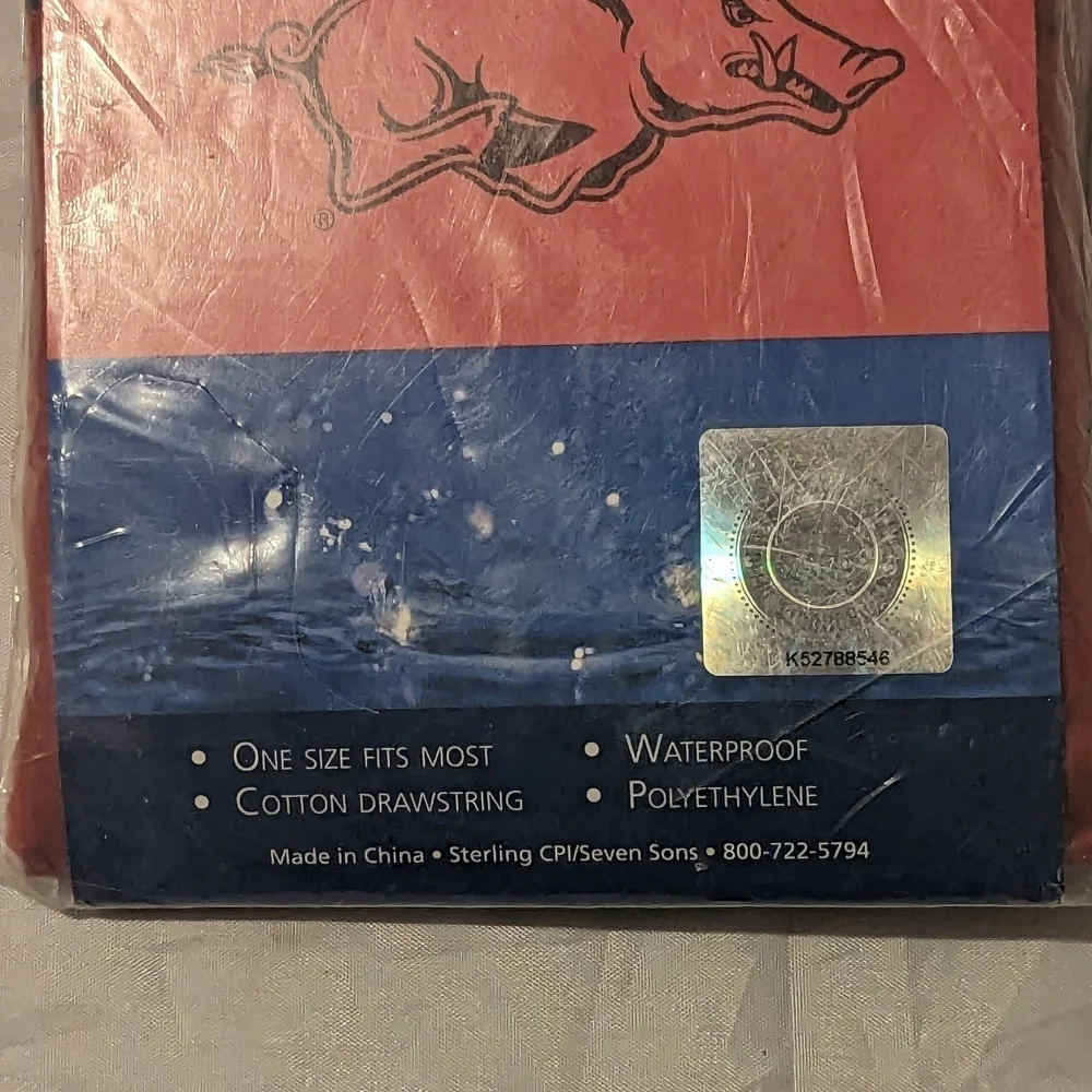 NCAA Arkansas Razorback Rainmate II Hooded Poncho Red Adult One Size NOS Sealed